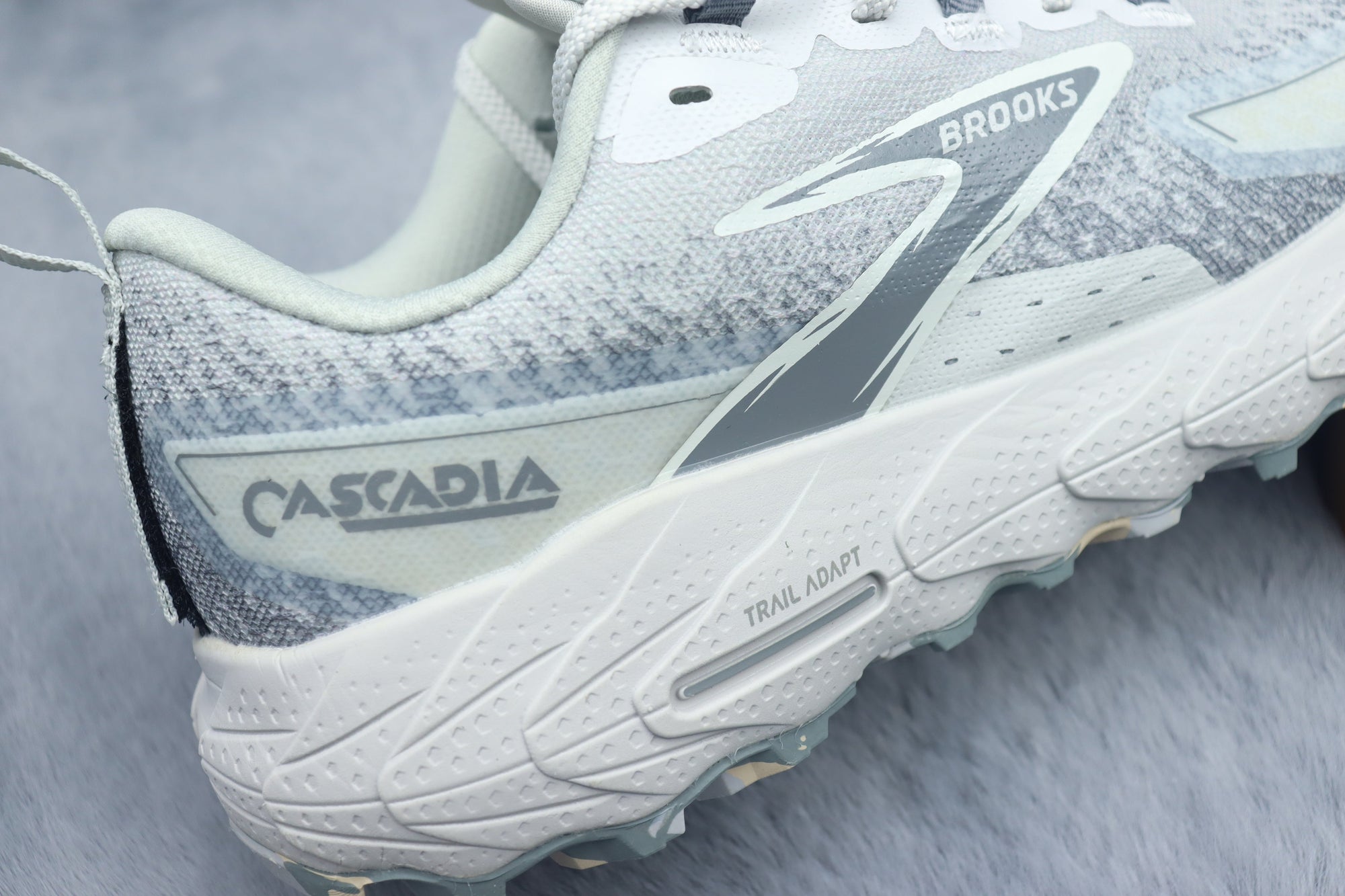 BRKS Cascadia 18 – Arctic White