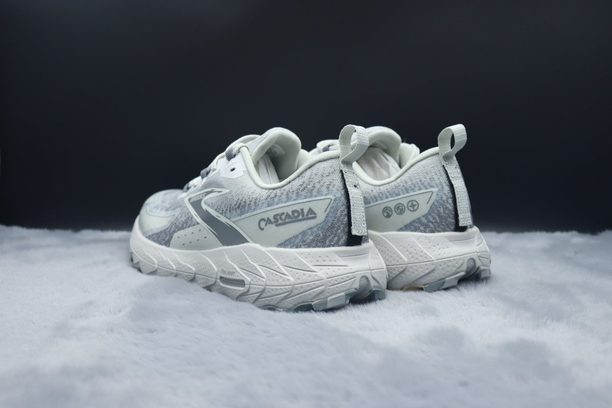 BRKS Cascadia 18 – Arctic White - Essencials
