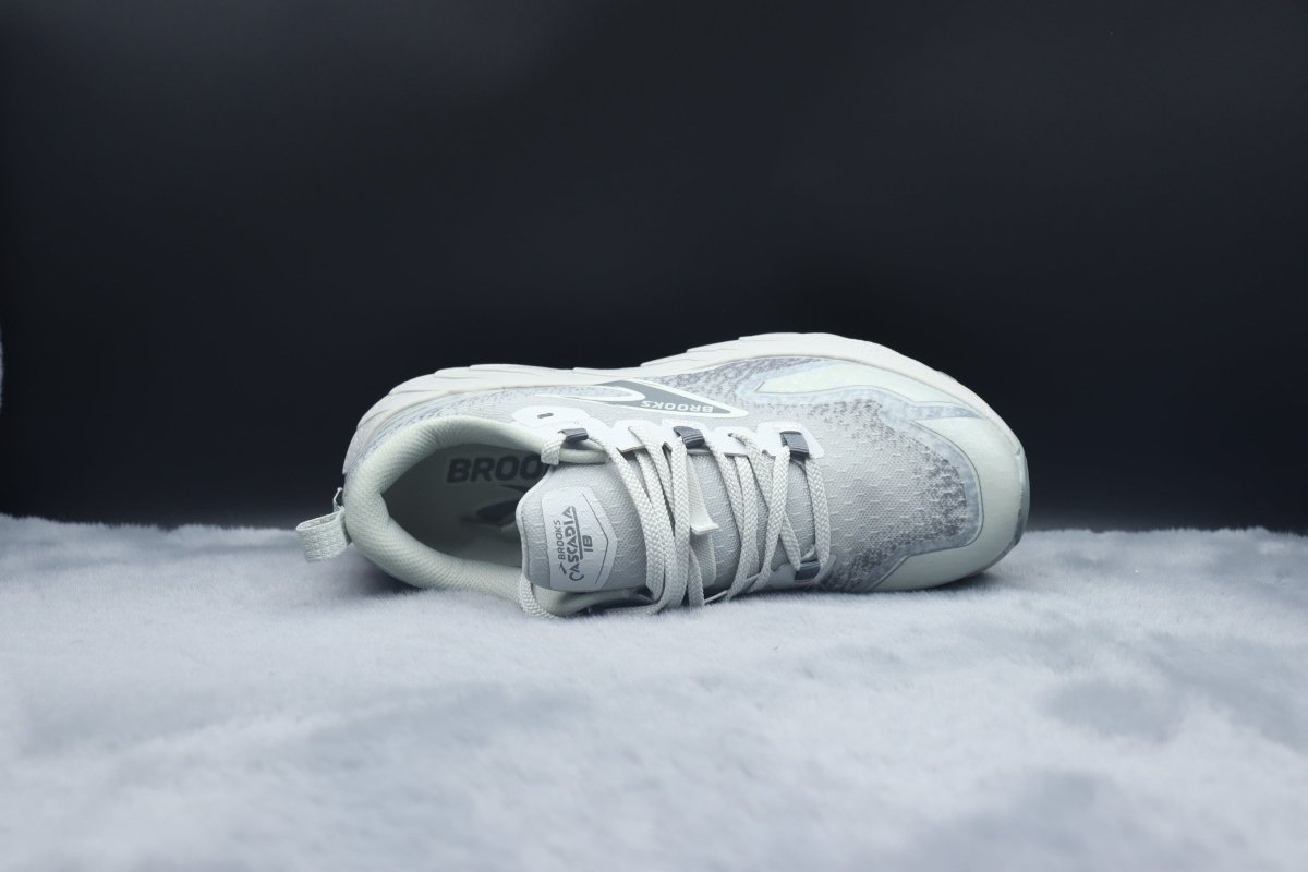 BRKS Cascadia 18 – Arctic White - Essencials